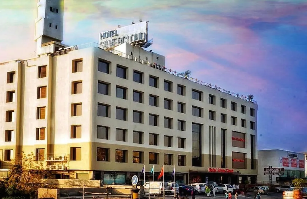 Silvercloud And Banquets Hotel